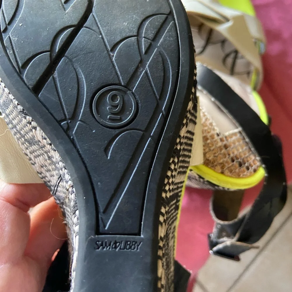 Sam & Libby color block wedge shoe with open toe with ankle strap size 9 - Picture 9 of 15